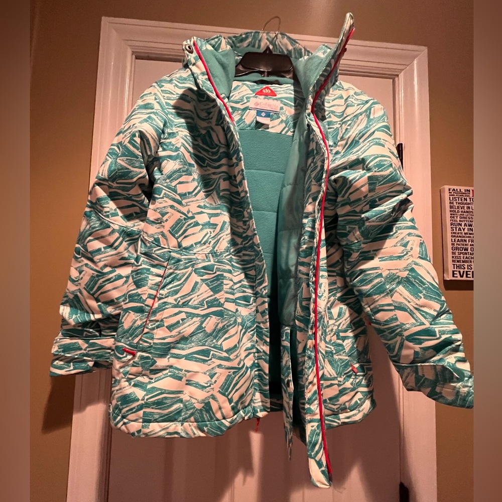 Columbia ski/winter jacket size xl excellent condition hood comes off